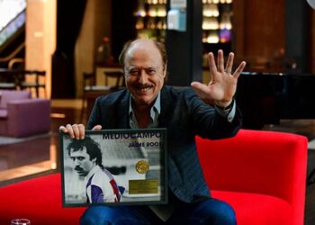JAIME ROOS recibió el DISCO DE ORO por su álbum «MEDIOCAMPO»